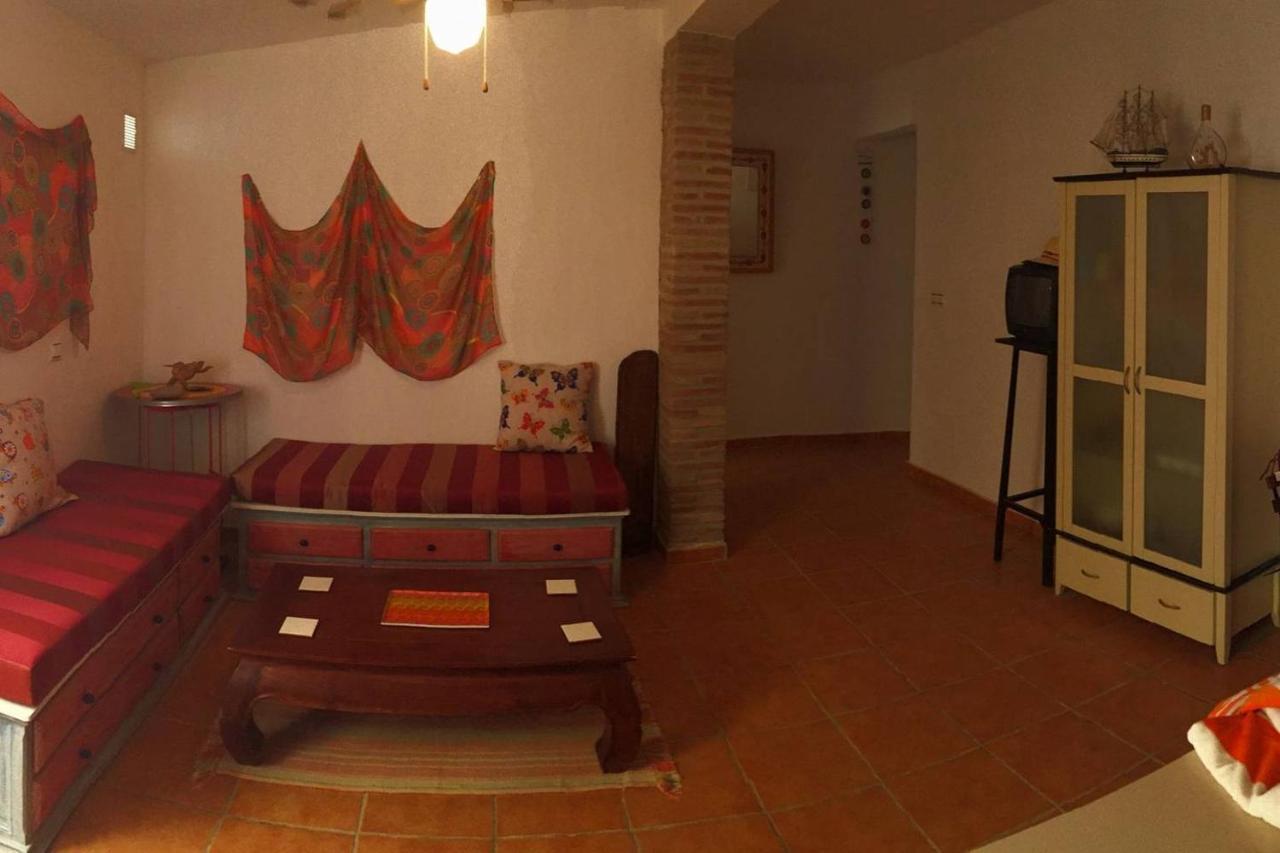 Almayate Hippie Shack Екстериор снимка